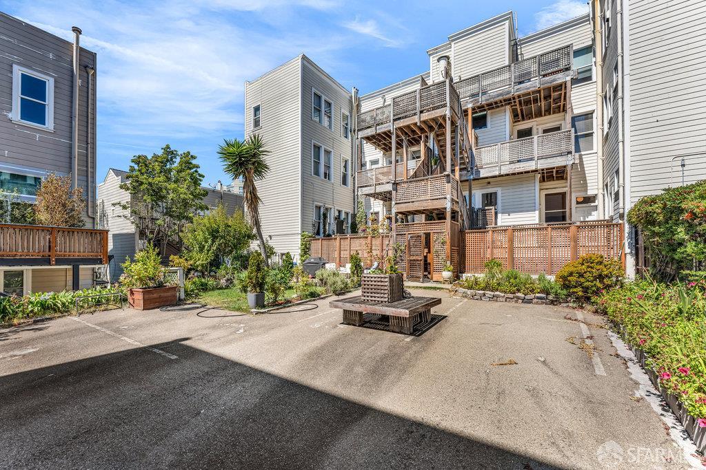 San Francisco, California 94115, United States, 4 Bedrooms Bedrooms, ,3 BathroomsBathrooms,Residential,Pending,217785