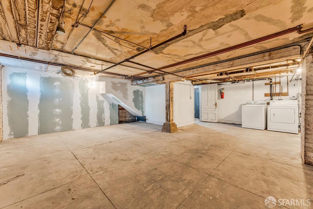 San Francisco, California 94115, United States, 4 Bedrooms Bedrooms, ,3 BathroomsBathrooms,Residential,Pending,217785