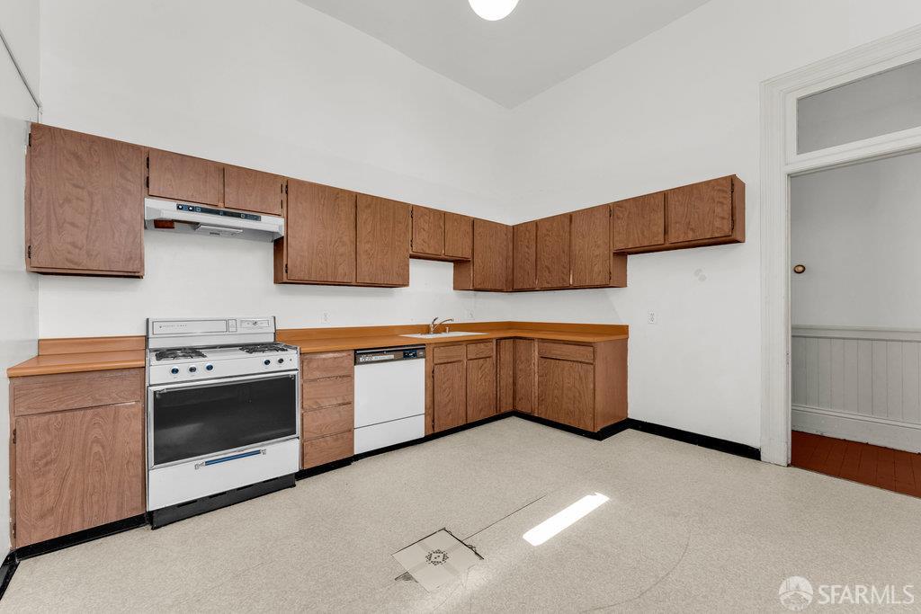 San Francisco, California 94115, United States, 4 Bedrooms Bedrooms, ,3 BathroomsBathrooms,Residential,Pending,217785