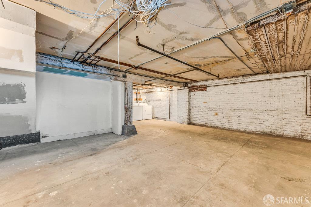 San Francisco, California 94115, United States, 4 Bedrooms Bedrooms, ,3 BathroomsBathrooms,Residential,Pending,217785