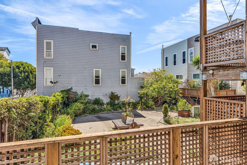 San Francisco, California 94115, United States, 4 Bedrooms Bedrooms, ,3 BathroomsBathrooms,Residential,Pending,217785