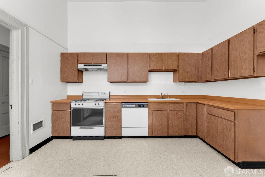 San Francisco, California 94115, United States, 4 Bedrooms Bedrooms, ,3 BathroomsBathrooms,Residential,Pending,217785