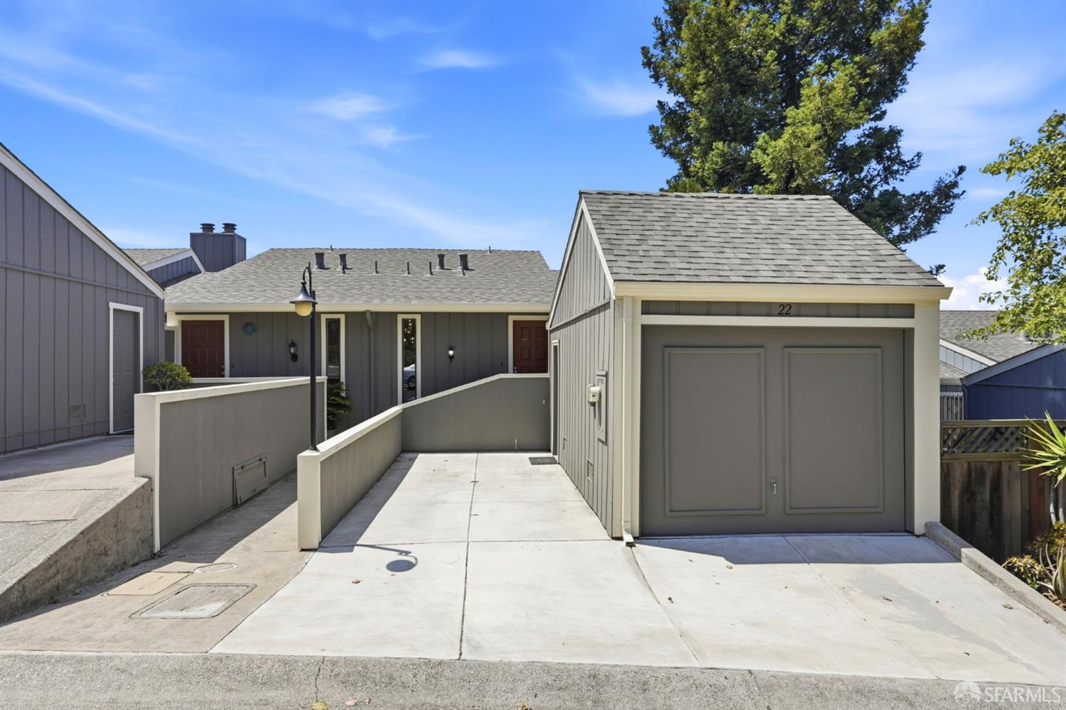 22 Anair Way, Oakland CA 94605