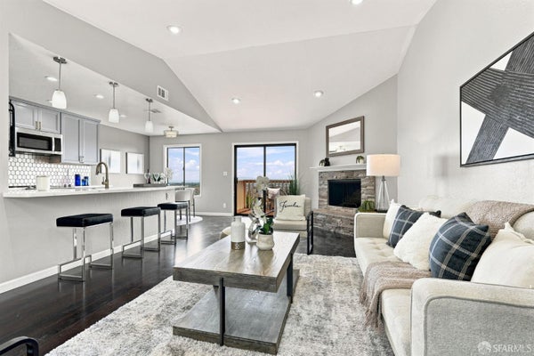 22 ANAIR WAY, OAKLAND, CA 94605 - Image f9580d7bd9cc24c24d3fb0965f27f37e/941711526