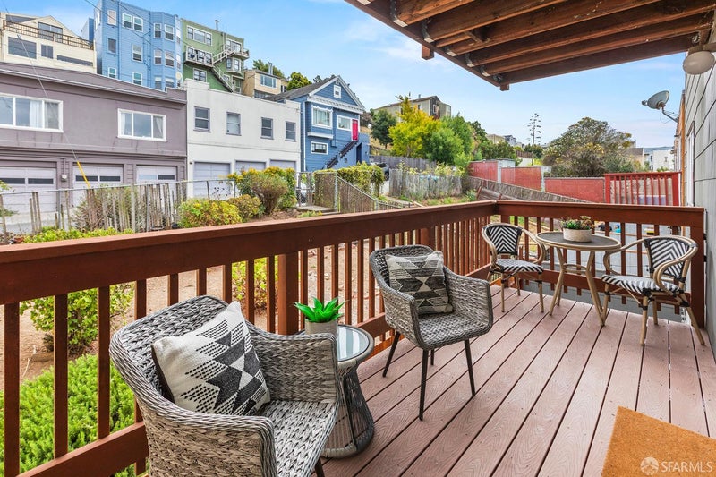 3239 Mission Street 7