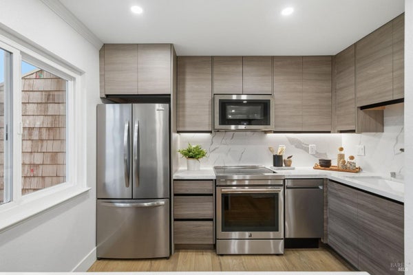 116 STANFORD WAY, SAUSALITO, CA 94965 - Image fdd1d99f1bb30aa462e70de83e618a1d/3085095877