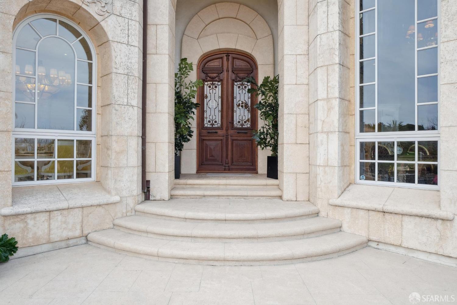 5471 Country Club Parkway