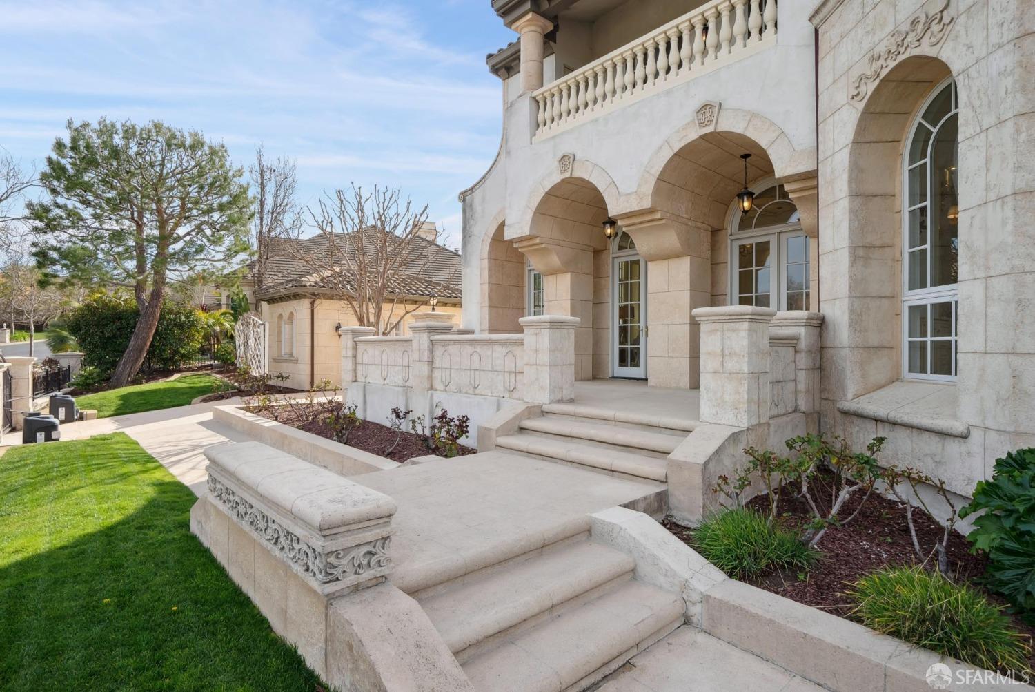 5471 Country Club Parkway