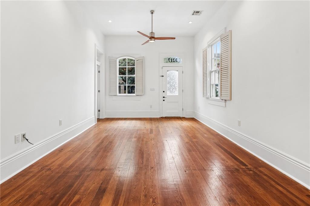 3217 DAUPHINE Street