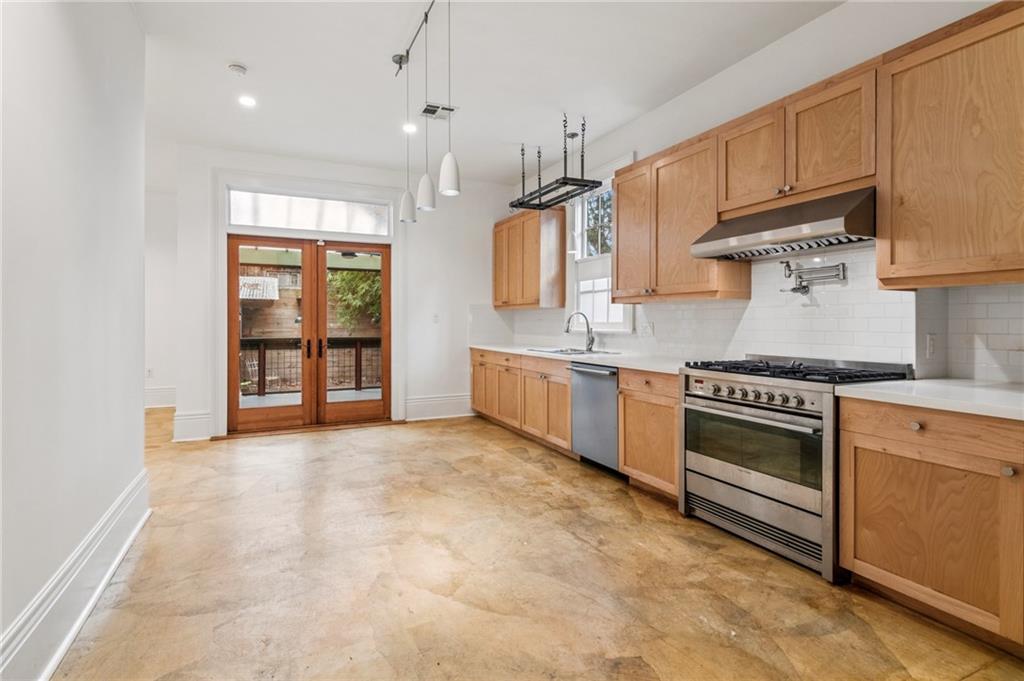 3217 DAUPHINE Street