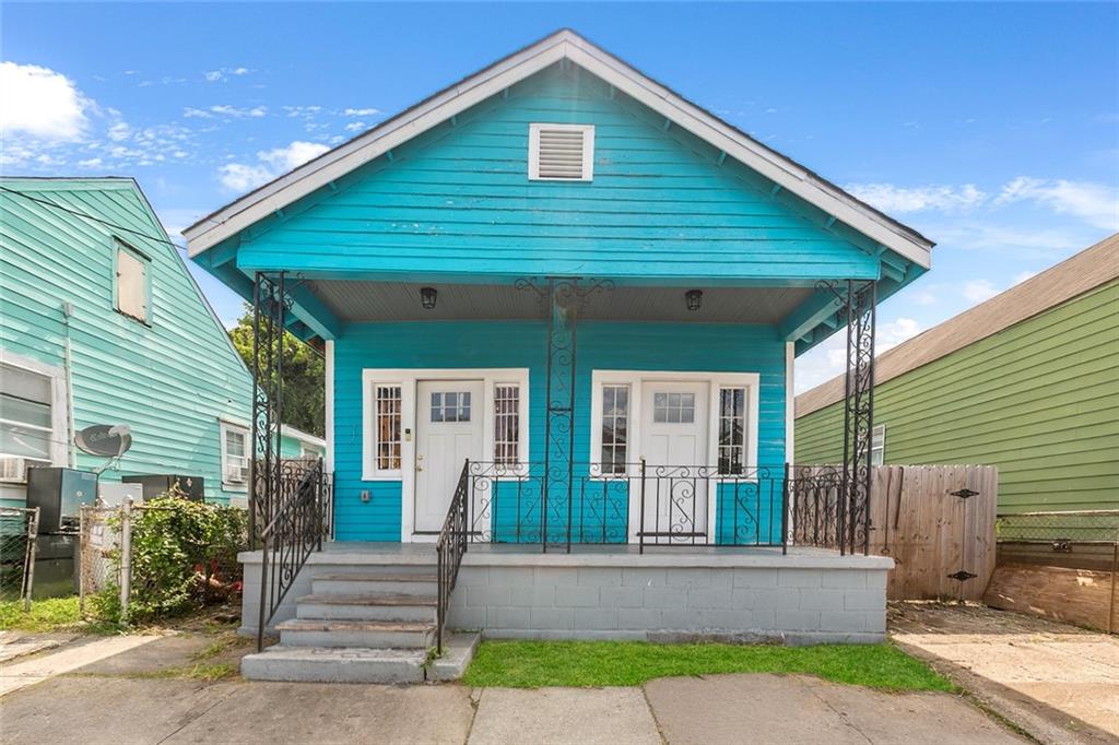 Photo 1 of 11 — 1725 MANDEVILLE Street, New Orleans, LA 70117