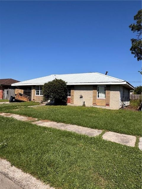2404 KENNETH Drive Violet LA 70092