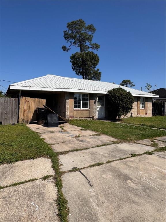 2404 KENNETH Drive