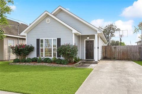 1902 HUEY P LONG Avenue Gretna LA 70053