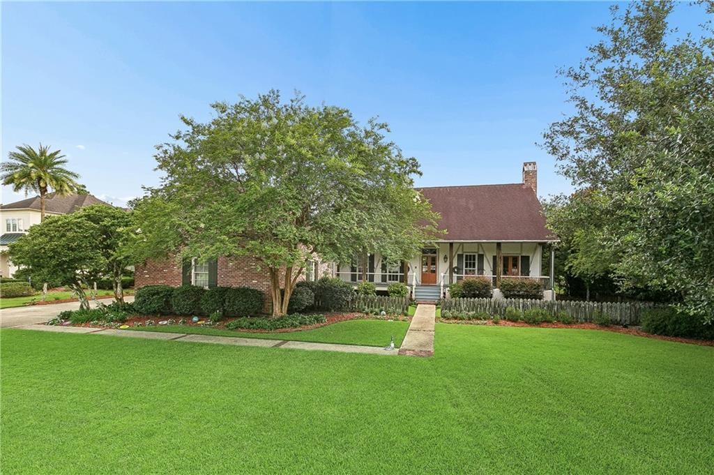 196 FOREST OAKS Drive