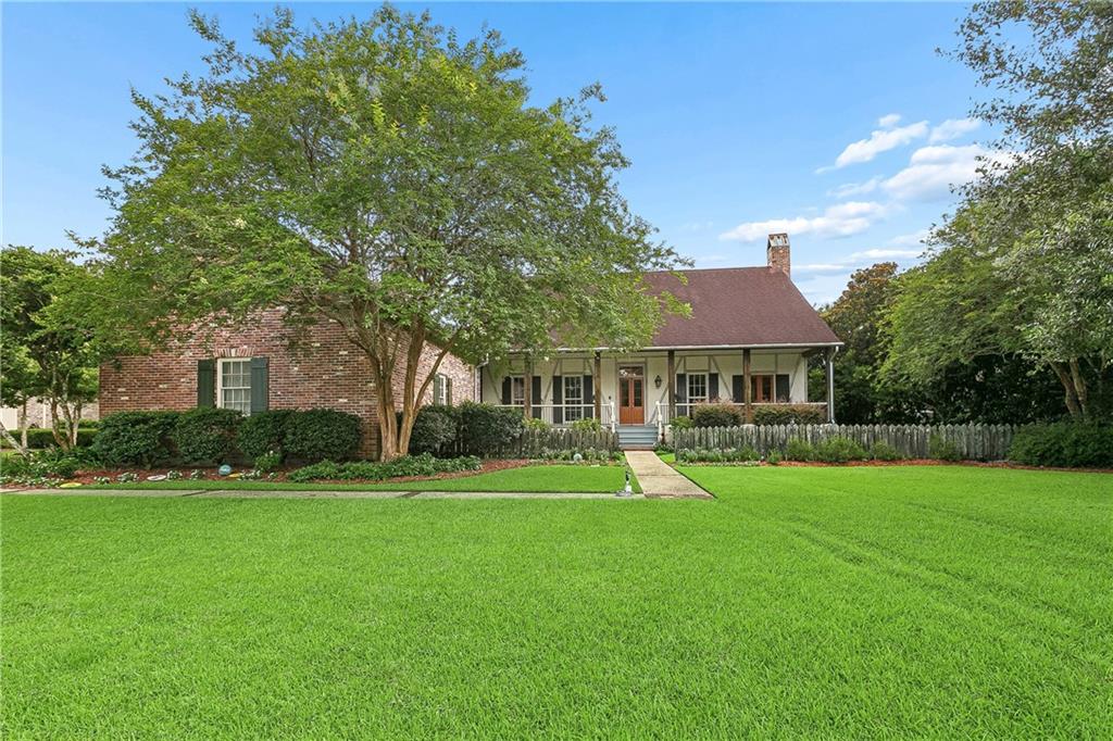 196 FOREST OAKS Drive