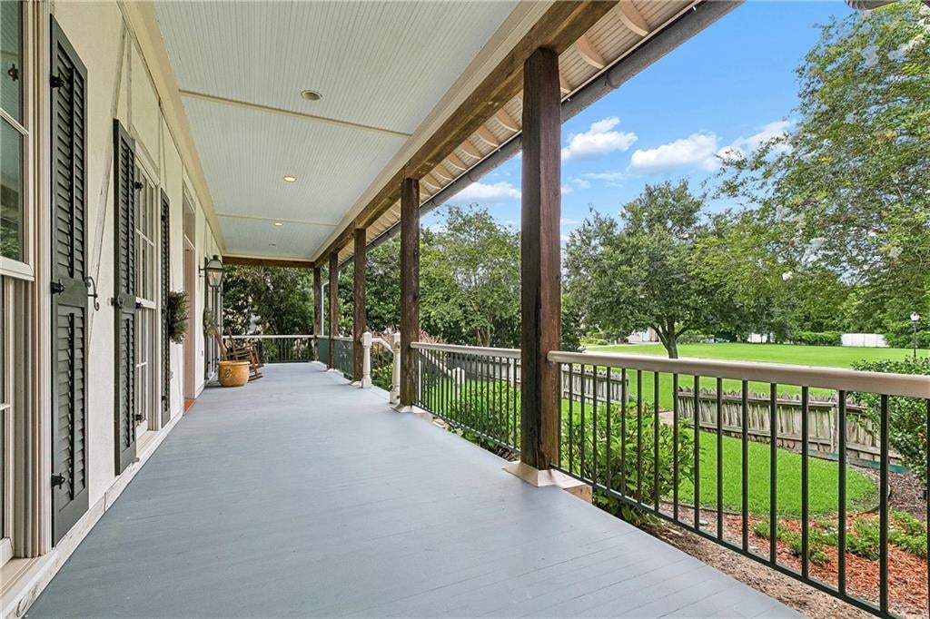 196 FOREST OAKS Drive