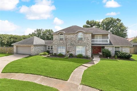 4 YELLOWSTONE Court New Orleans LA 70131