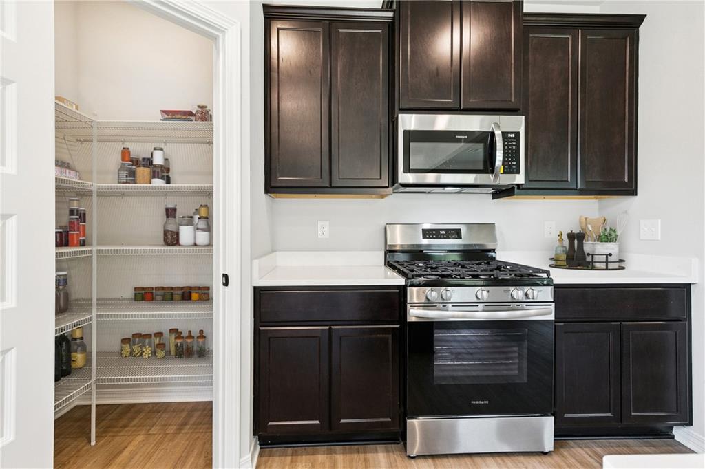 933 LAUREL OAKS Drive