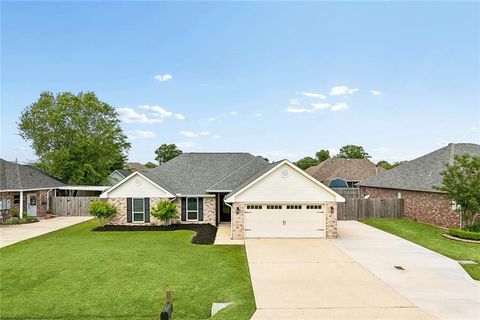 Photo of 209 BETHANY Drive, Luling, LA 70070 (MLS # 2553627)