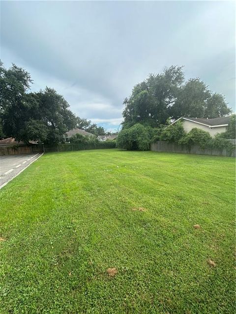 1516 SEVILLE Drive New Orleans LA 70122