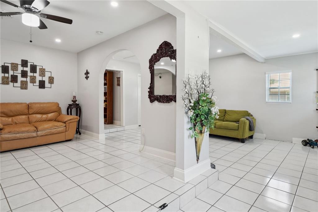 Metairie, Louisiana 70003, United States, 4 Bedrooms Bedrooms, ,3 BathroomsBathrooms,Residential,Pending,52445