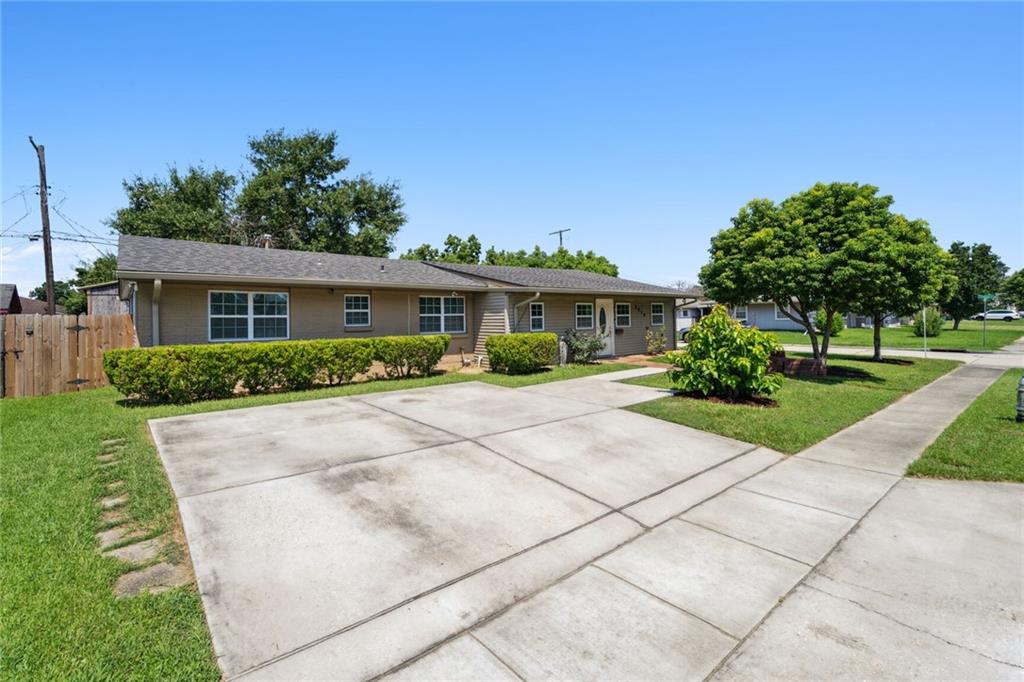 Metairie, Louisiana 70003, United States, 4 Bedrooms Bedrooms, ,3 BathroomsBathrooms,Residential,Pending,52445