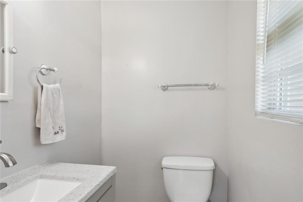 Metairie, Louisiana 70003, United States, 4 Bedrooms Bedrooms, ,3 BathroomsBathrooms,Residential,Pending,52445