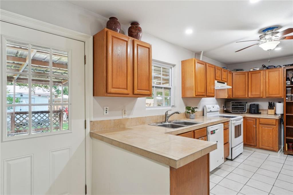 Metairie, Louisiana 70003, United States, 4 Bedrooms Bedrooms, ,3 BathroomsBathrooms,Residential,Pending,52445