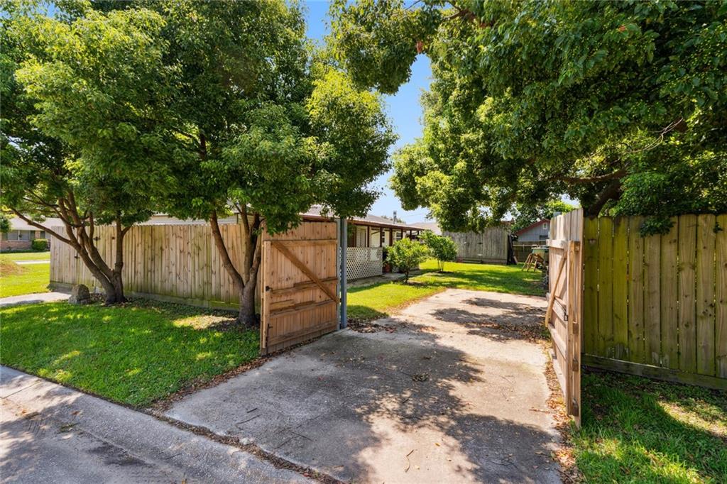 Metairie, Louisiana 70003, United States, 4 Bedrooms Bedrooms, ,3 BathroomsBathrooms,Residential,Pending,52445