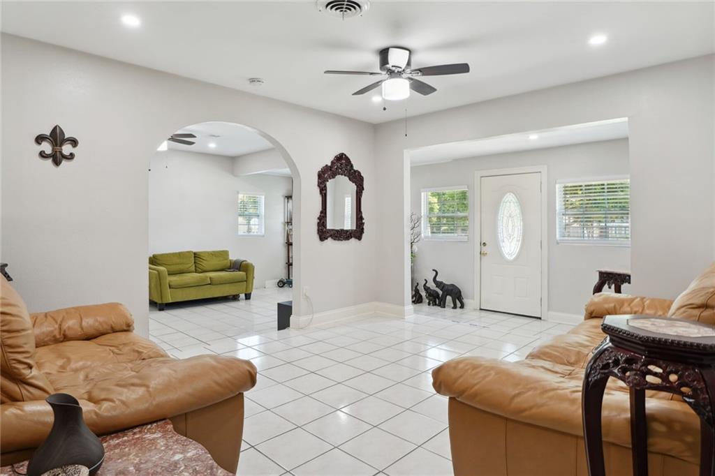 Metairie, Louisiana 70003, United States, 4 Bedrooms Bedrooms, ,3 BathroomsBathrooms,Residential,Pending,52445