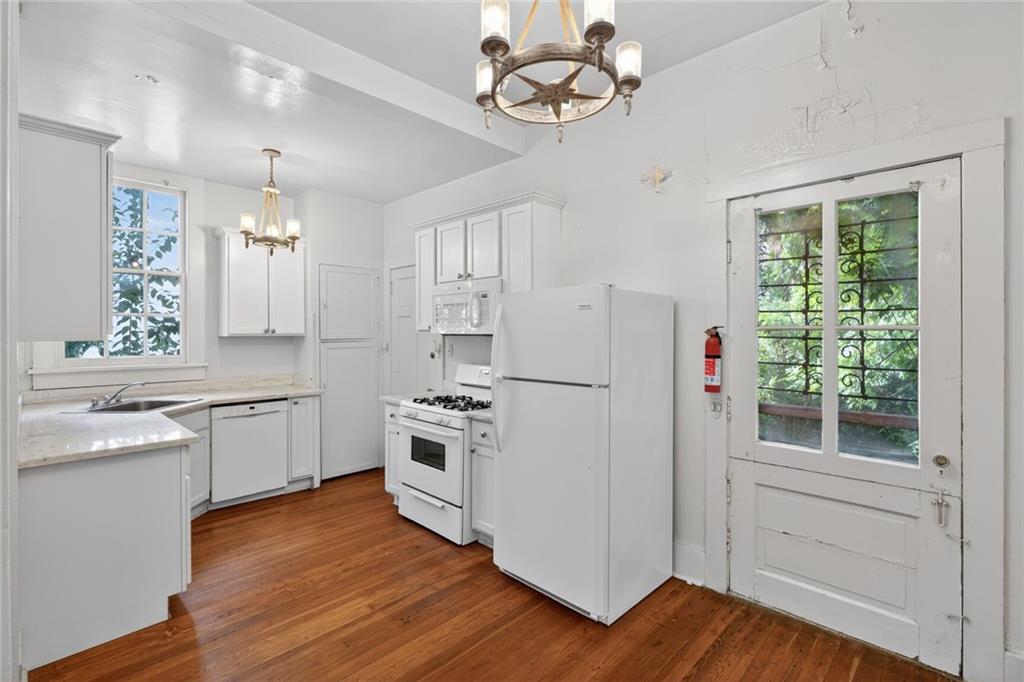 New Orleans, Louisiana 70130, United States, 2 Bedrooms Bedrooms, ,1 BathroomBathrooms,Residential,Active,232728