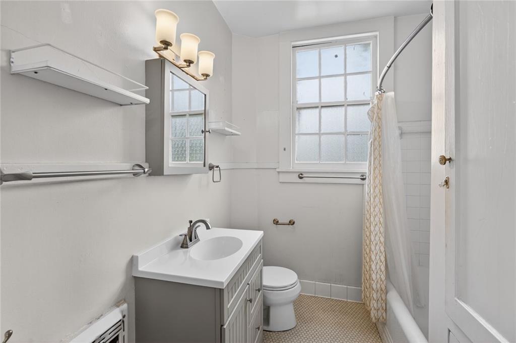 New Orleans, Louisiana 70130, United States, 2 Bedrooms Bedrooms, ,1 BathroomBathrooms,Residential,Active,232728