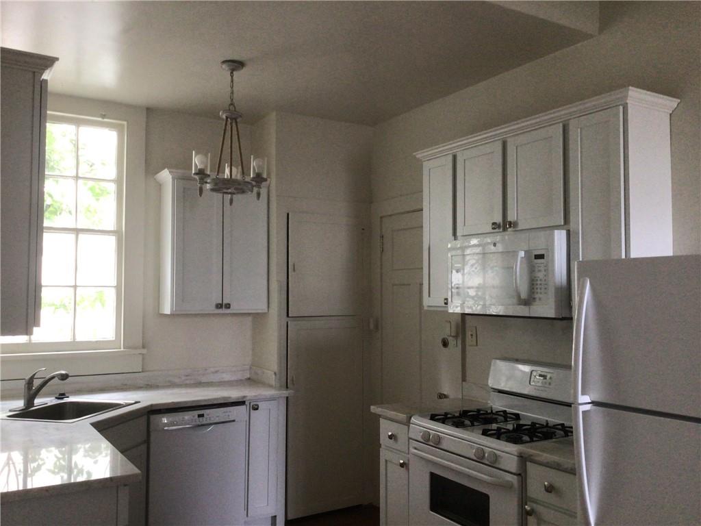 New Orleans, Louisiana 70130, United States, 2 Bedrooms Bedrooms, ,1 BathroomBathrooms,Residential,Active,232728