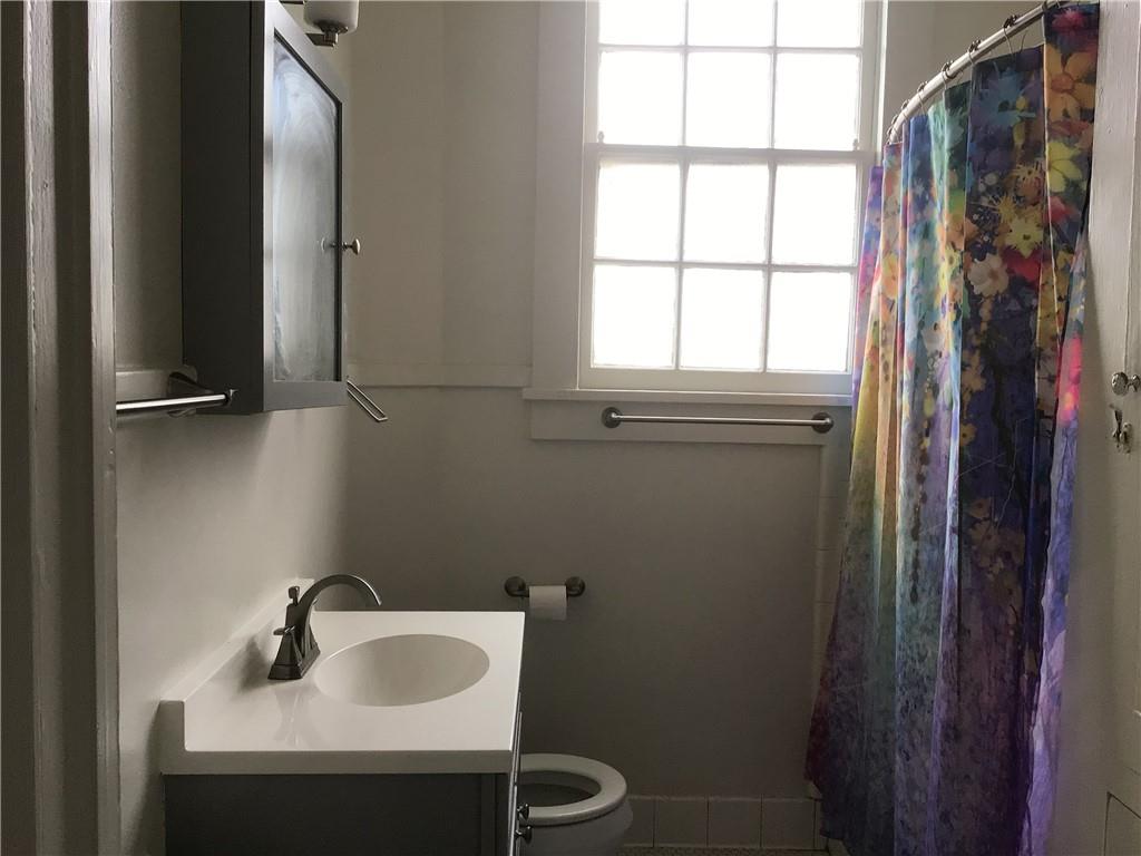 New Orleans, Louisiana 70130, United States, 2 Bedrooms Bedrooms, ,1 BathroomBathrooms,Residential,Active,232728