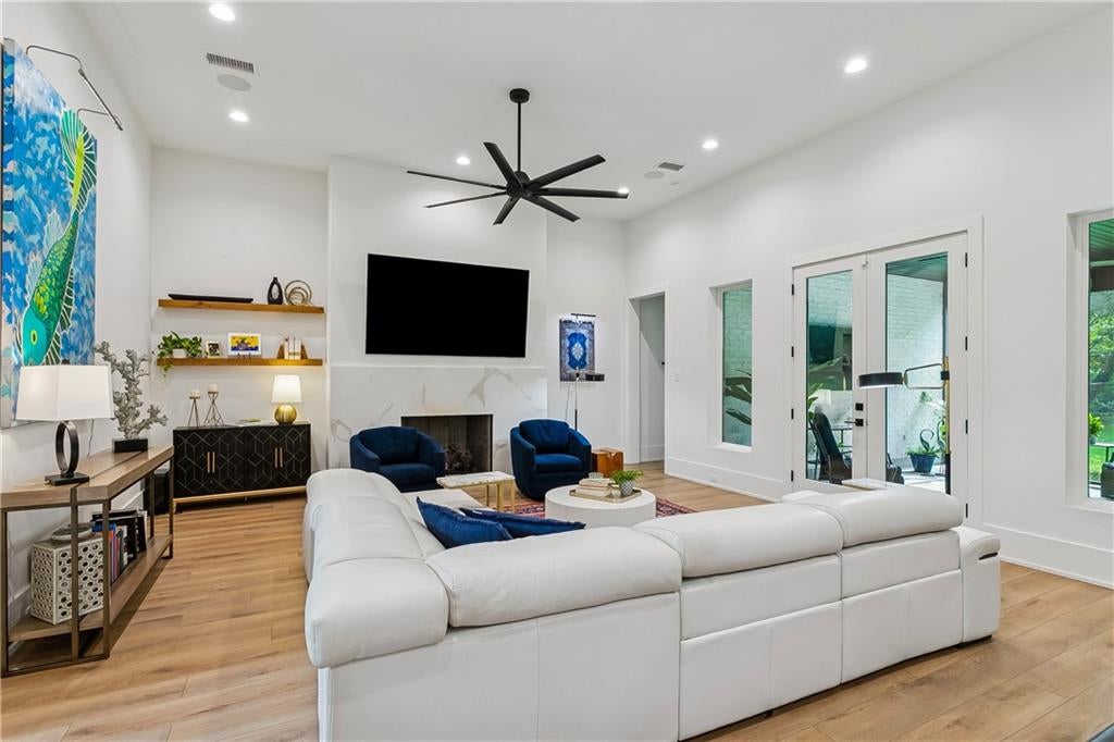 18 ARBOR Lane