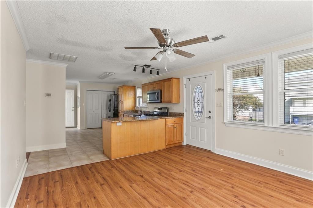 6216 CAMERON Boulevard