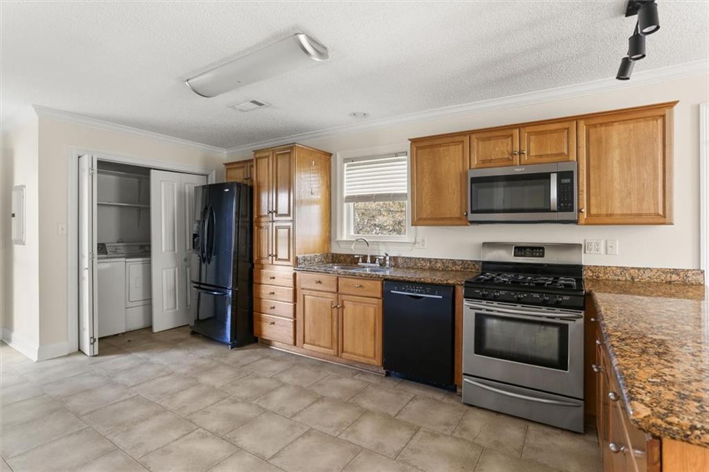 6216 CAMERON Boulevard