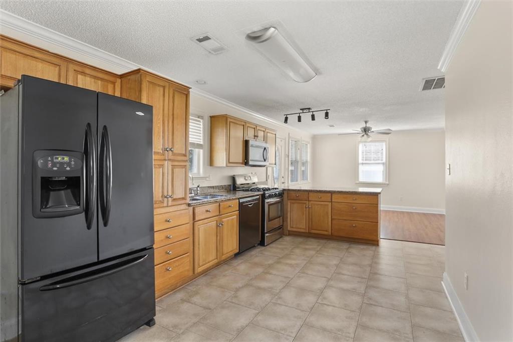 6216 CAMERON Boulevard