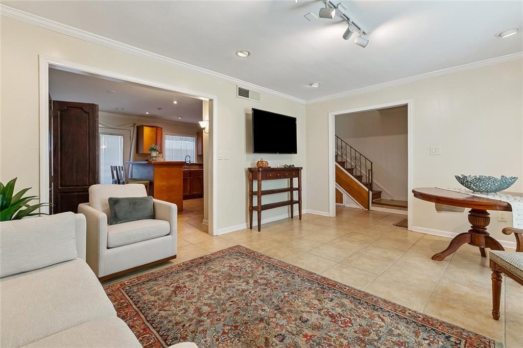 5702 PRINCE Lane