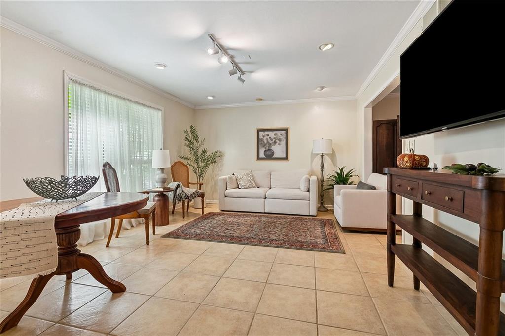5702 PRINCE Lane