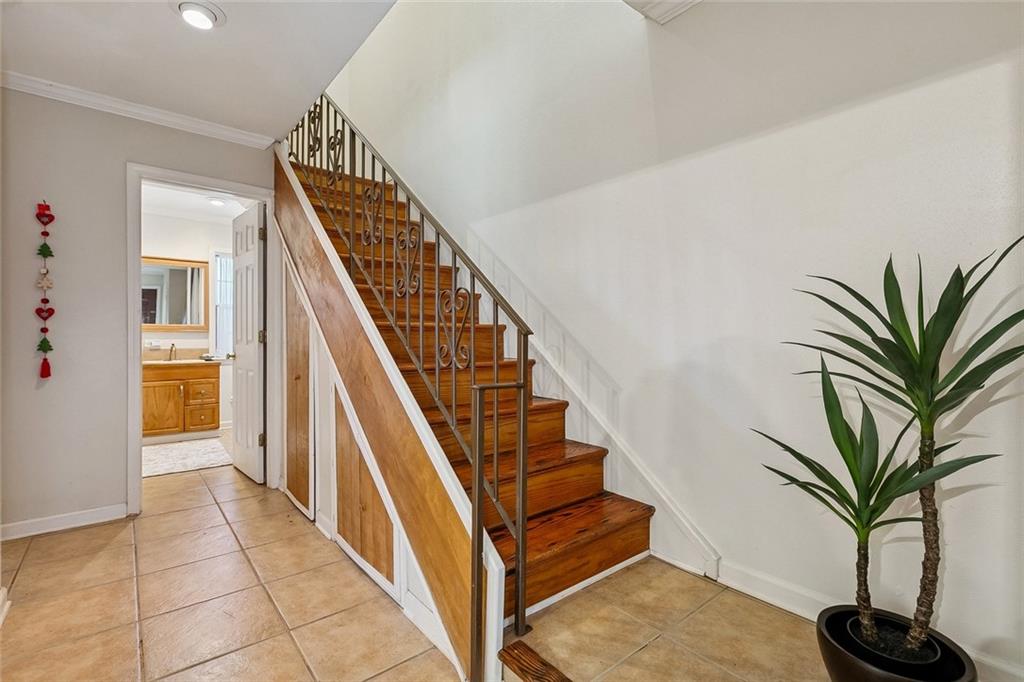 5702 PRINCE Lane