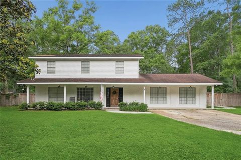 Photo of 8 PATRICIA Drive, Covington, LA 70433 (MLS # 2555333)