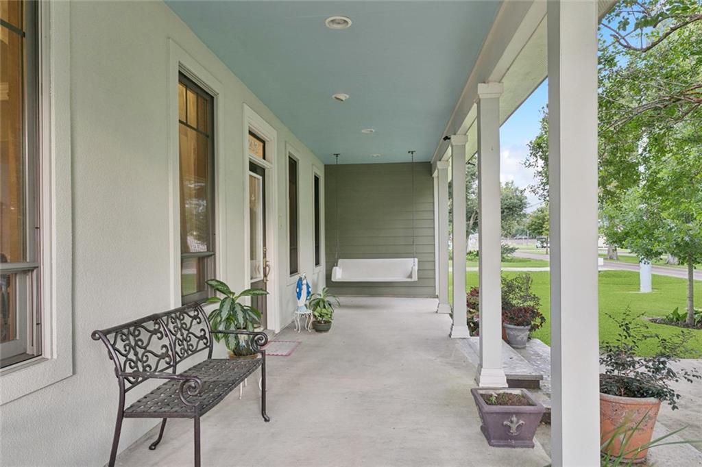213 ST CHARLES Boulevard