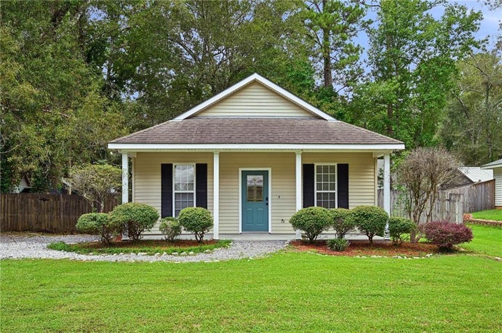 Photo 1 of 18 — 71033 SHADY LAKE Drive, Covington, LA 70433