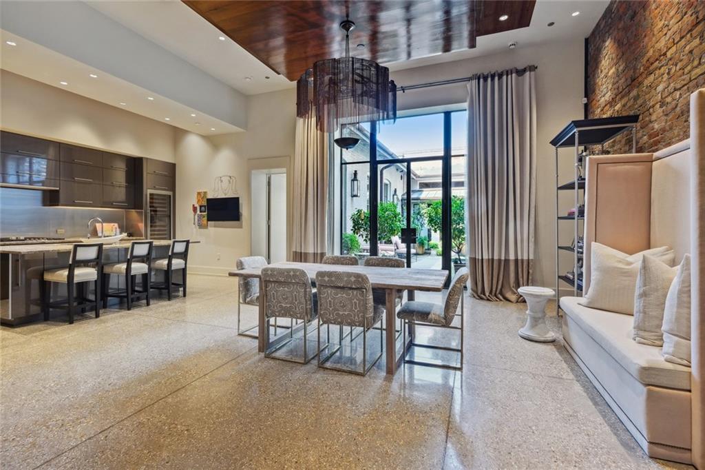 929 BIENVILLE Street