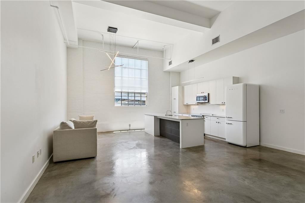 610 JOHN CHURCHILL CHASE Street 19