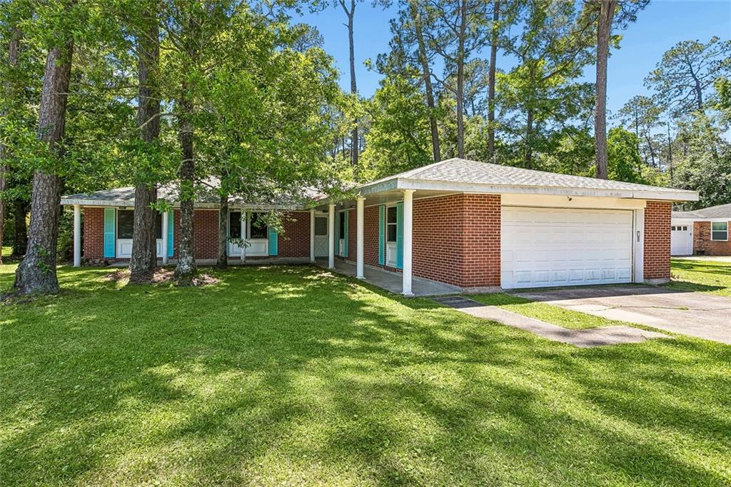 113 W PINEWOOD Drive
