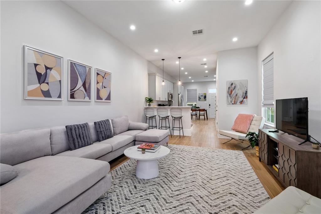 2761 63 ST PETER Street
