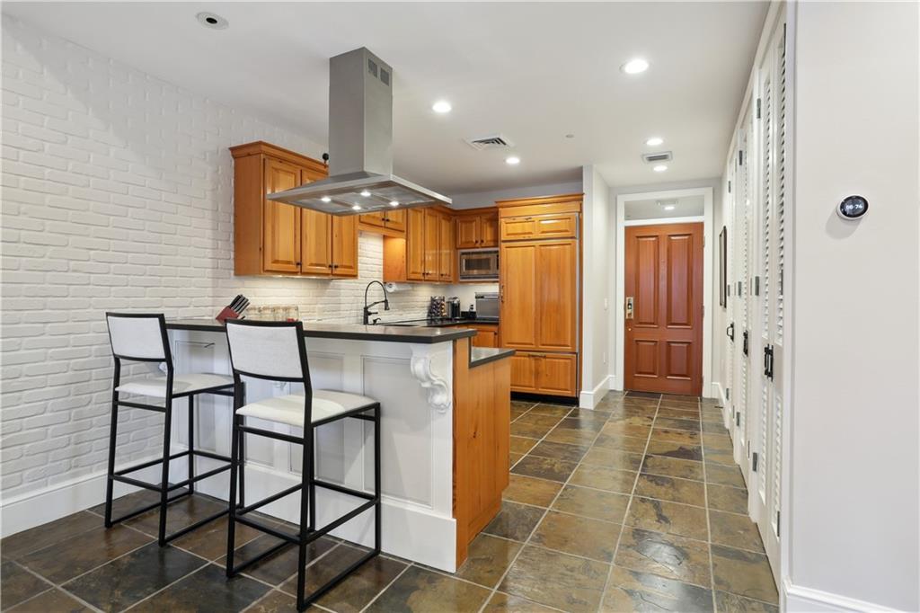 625 SAINT CHARLES Avenue 10C